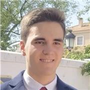Estudiante de Administración y Dirección de empresas con notas excelentes, refuerzo para alumnos de ESO y Bachillerato.